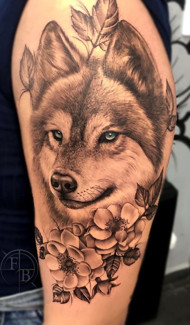 tatuaje lobo para mujer 13