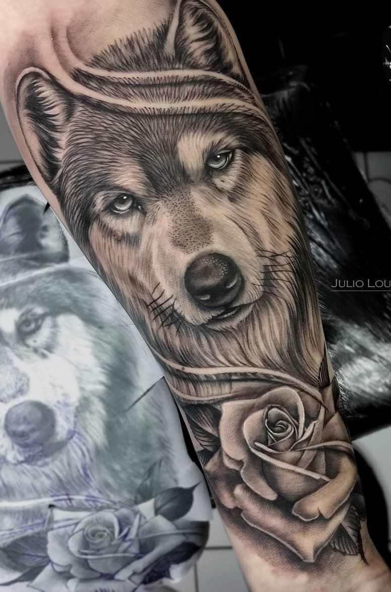 tatuaje lobo para mujer 14