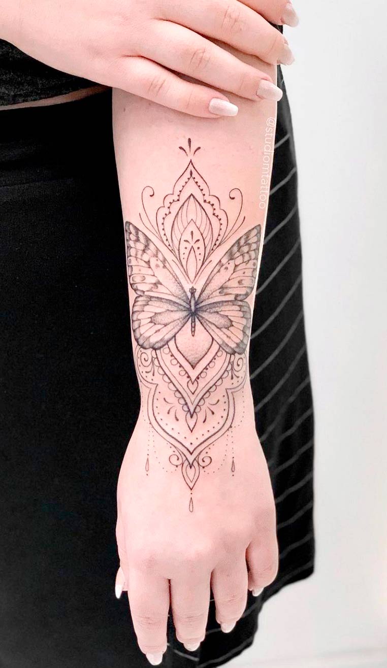 tatuaje mariposas de mujer 13