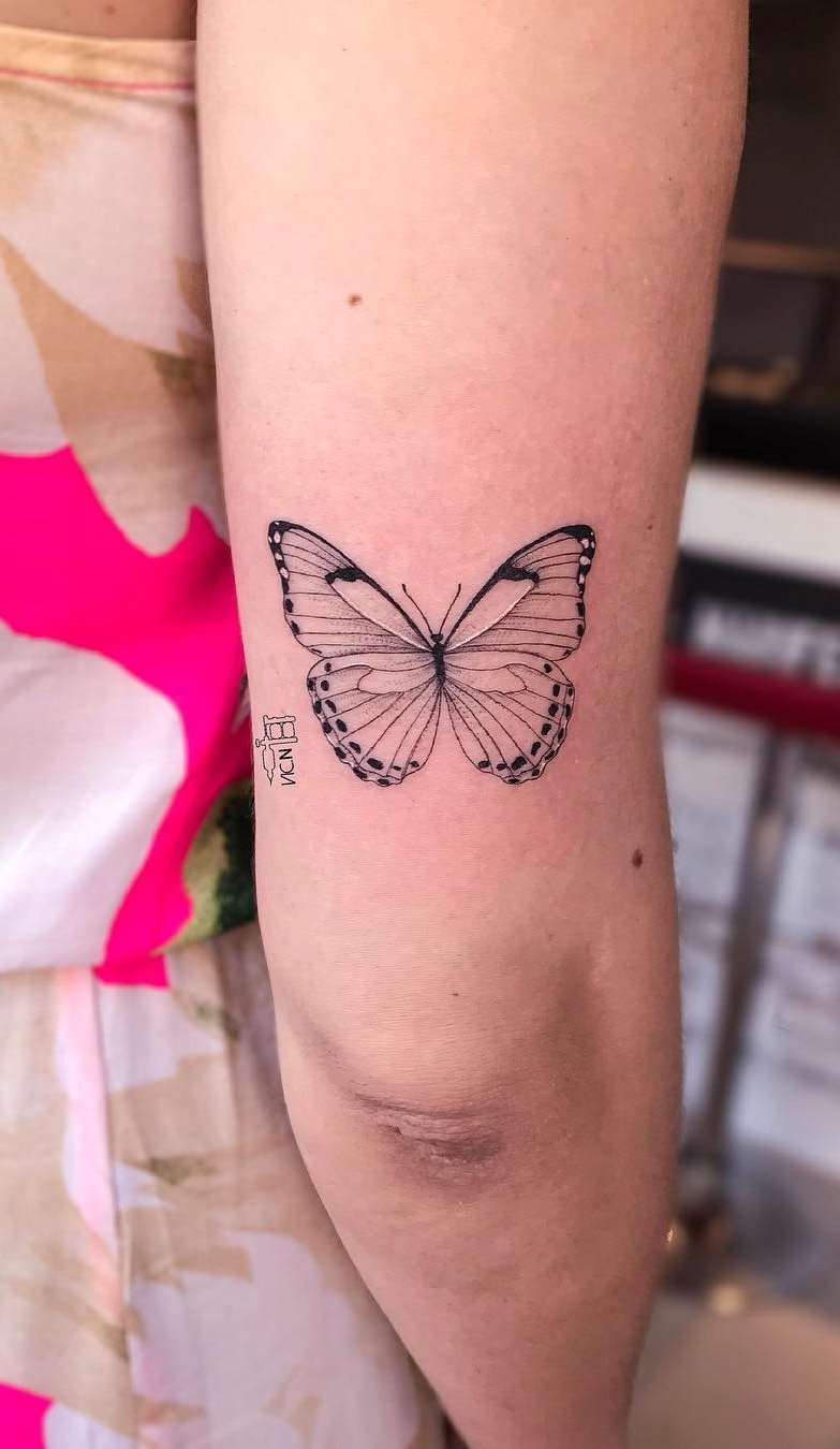 tatuaje mariposas de mujer 27