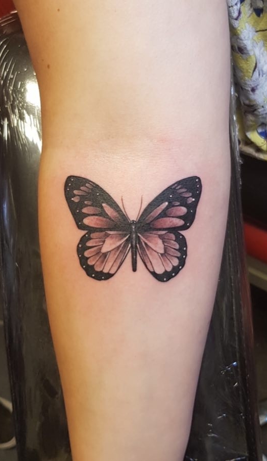 tatuaje mariposas de mujer 28