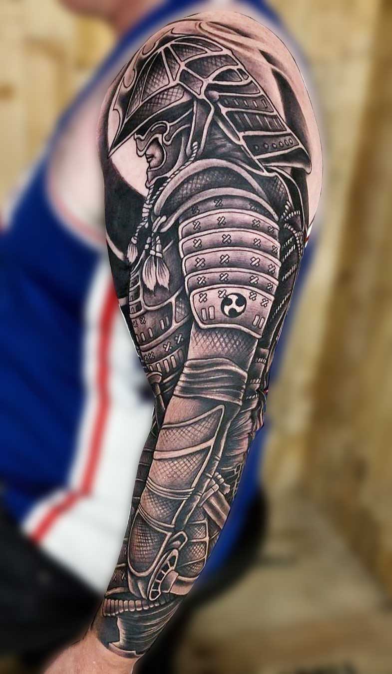 tatuaje masculino de gladiador 01