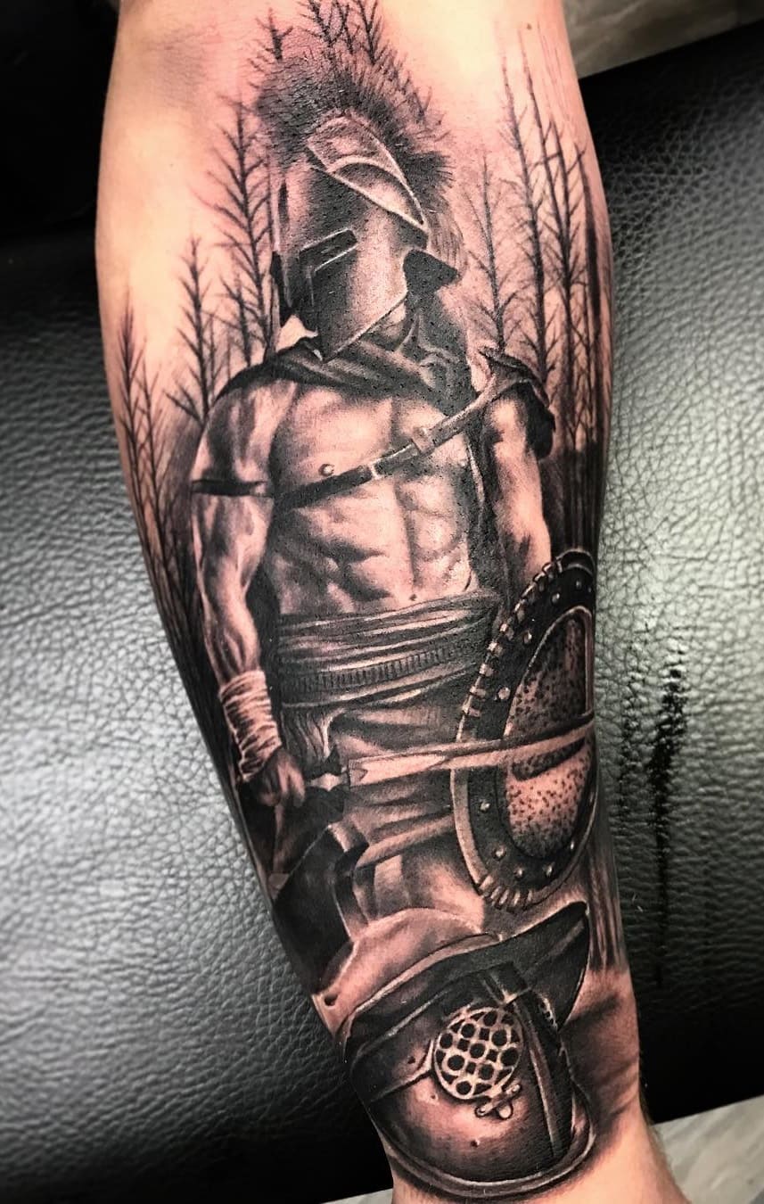 tatuaje masculino de gladiador 03