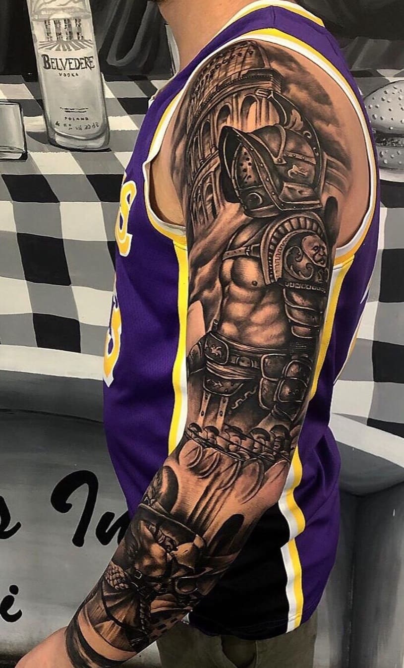 tatuaje masculino de gladiador 05
