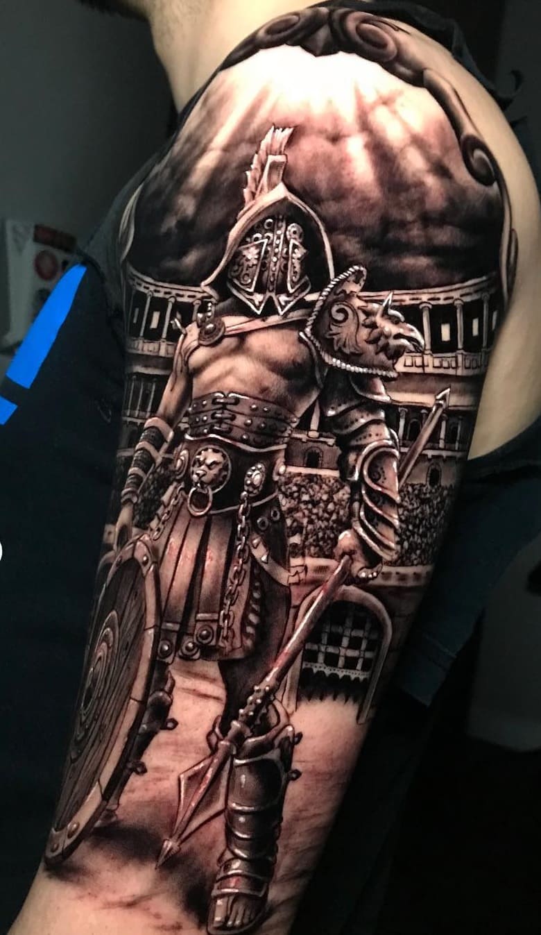 tatuaje masculino de gladiador 09