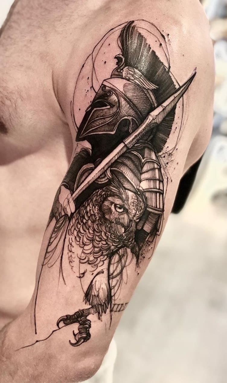 tatuaje masculino de gladiador 12