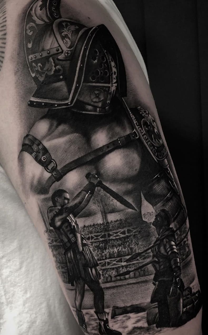 tatuaje masculino de gladiador 20
