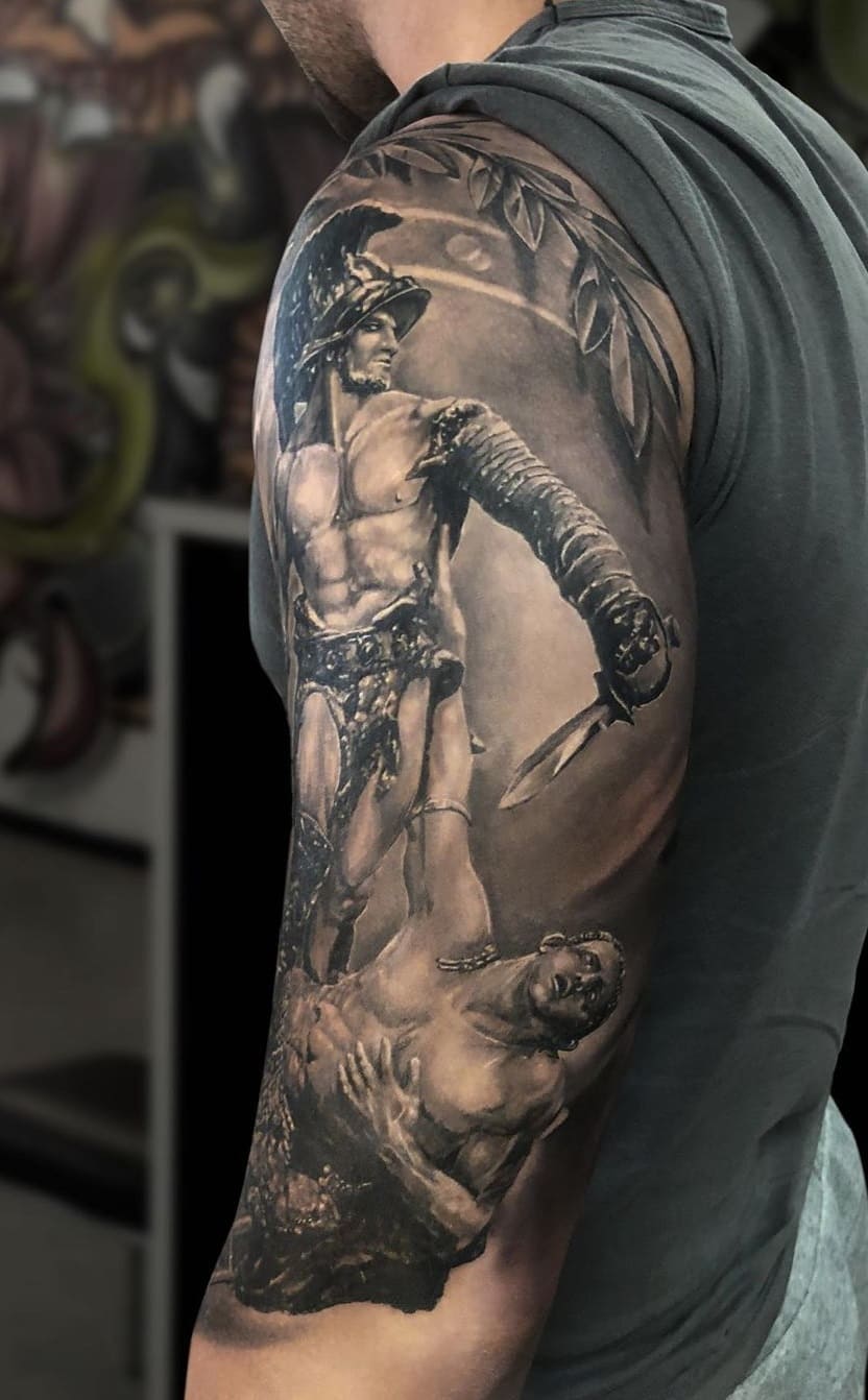 tatuaje masculino de gladiador 26