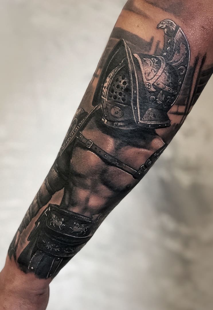 tatuaje masculino de gladiador 30