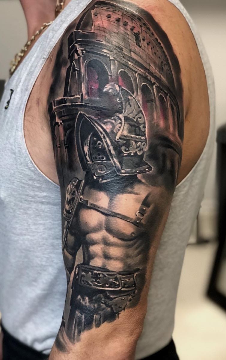 tatuaje masculino de gladiador 32