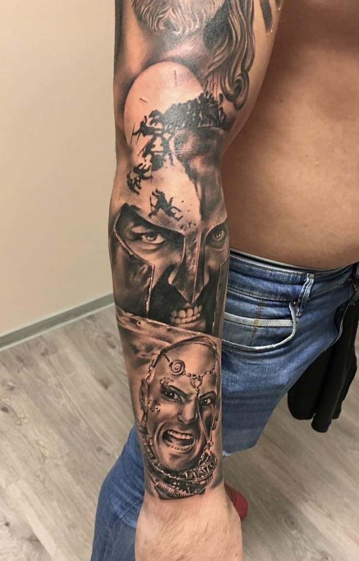 tatuaje masculino de gladiador 39