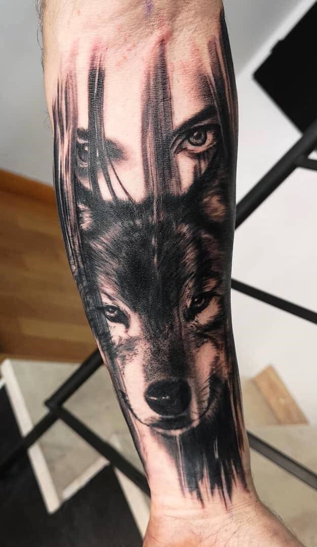 tatuaje masculino de lobo 10