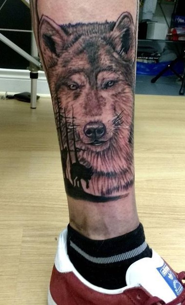 tatuaje masculino de lobo 17