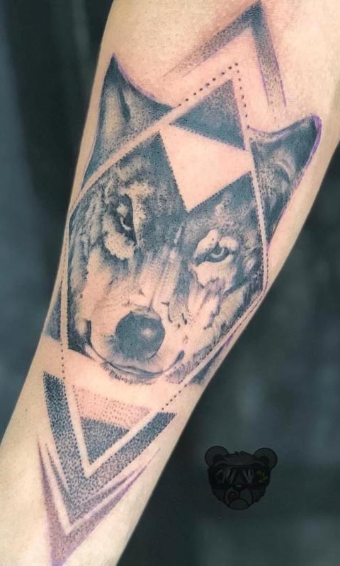 tatuaje masculino de lobo 24