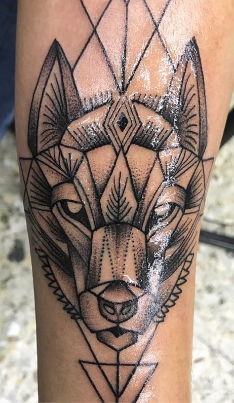 tatuaje masculino de lobo 32
