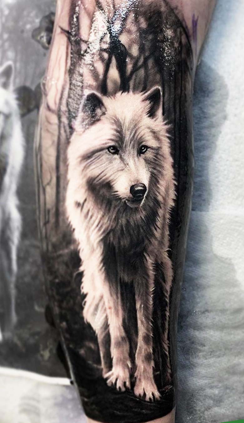 tatuaje masculino de lobo 52