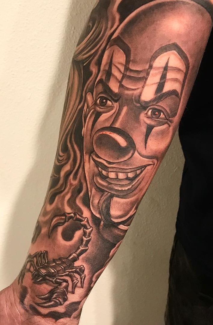 tatuaje masculino de payaso 17