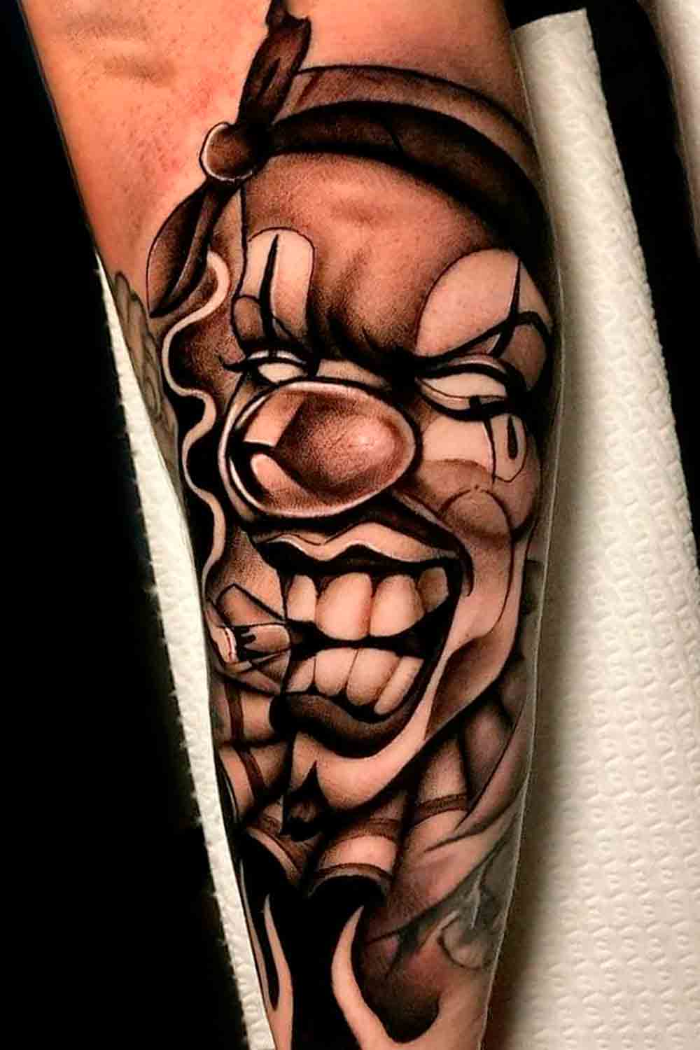 tatuaje masculino de payaso 97