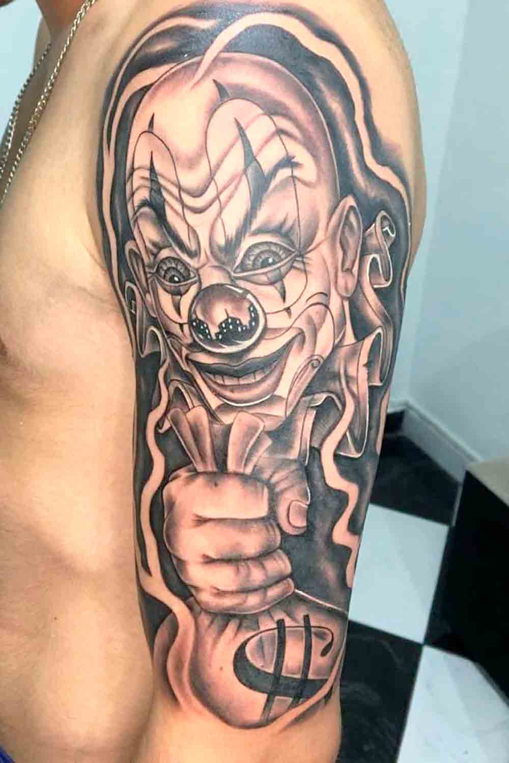 tatuaje masculino de payaso 99