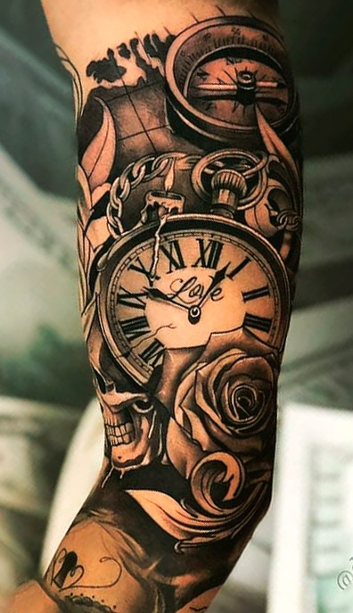 tatuaje masculino de reloj 06
