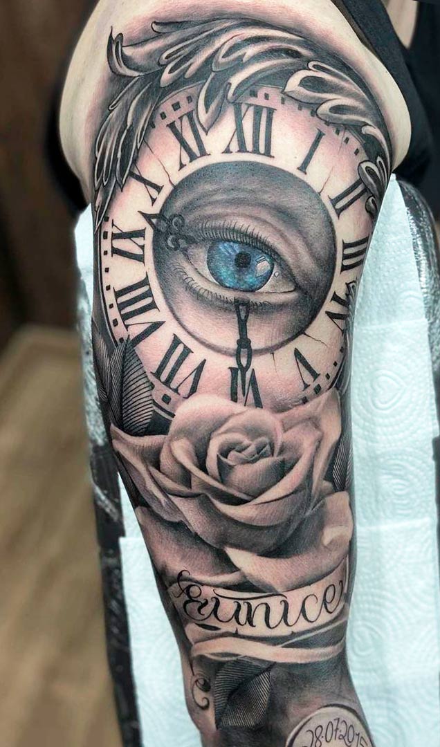 tatuaje masculino de reloj 09
