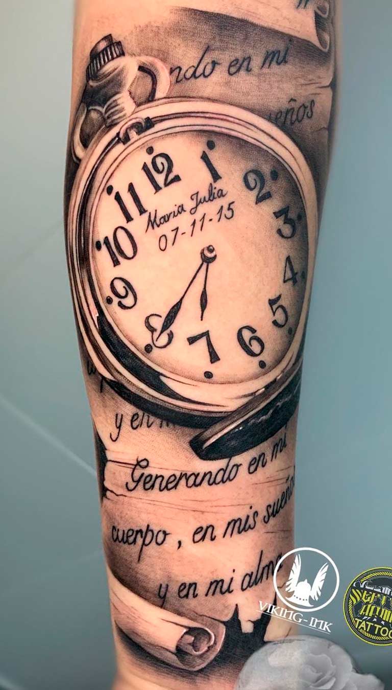 tatuaje masculino de reloj 10