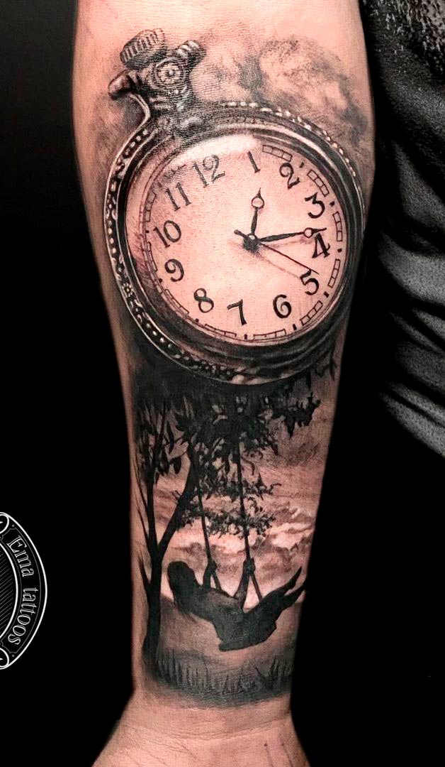 tatuaje masculino de reloj 25