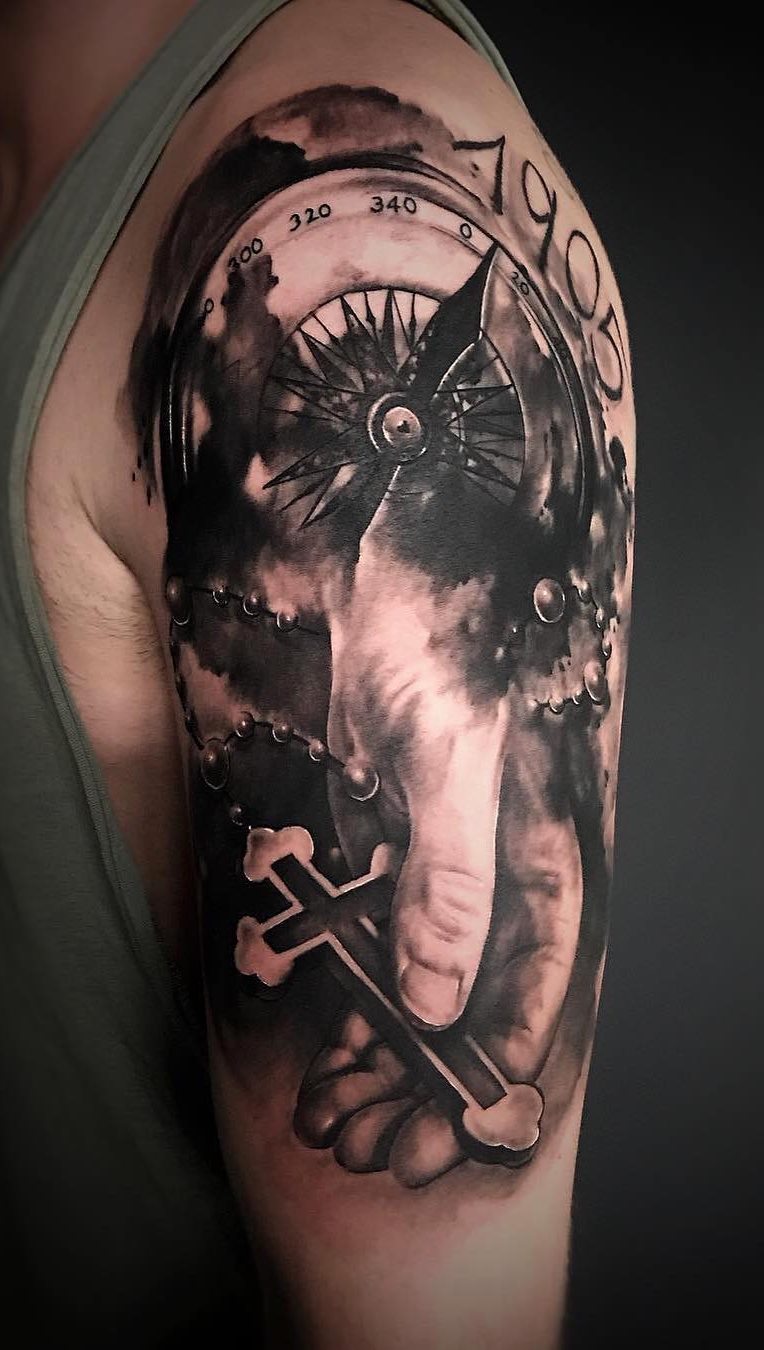 tatuaje masculino en el brazo 02