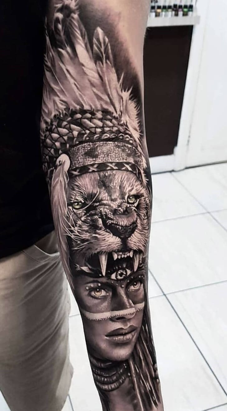 tatuaje masculino en el brazo 104