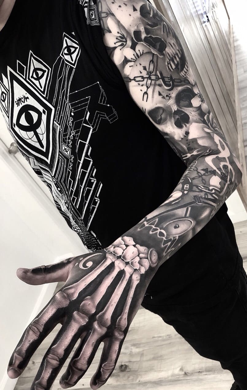 tatuaje masculino en el brazo 126