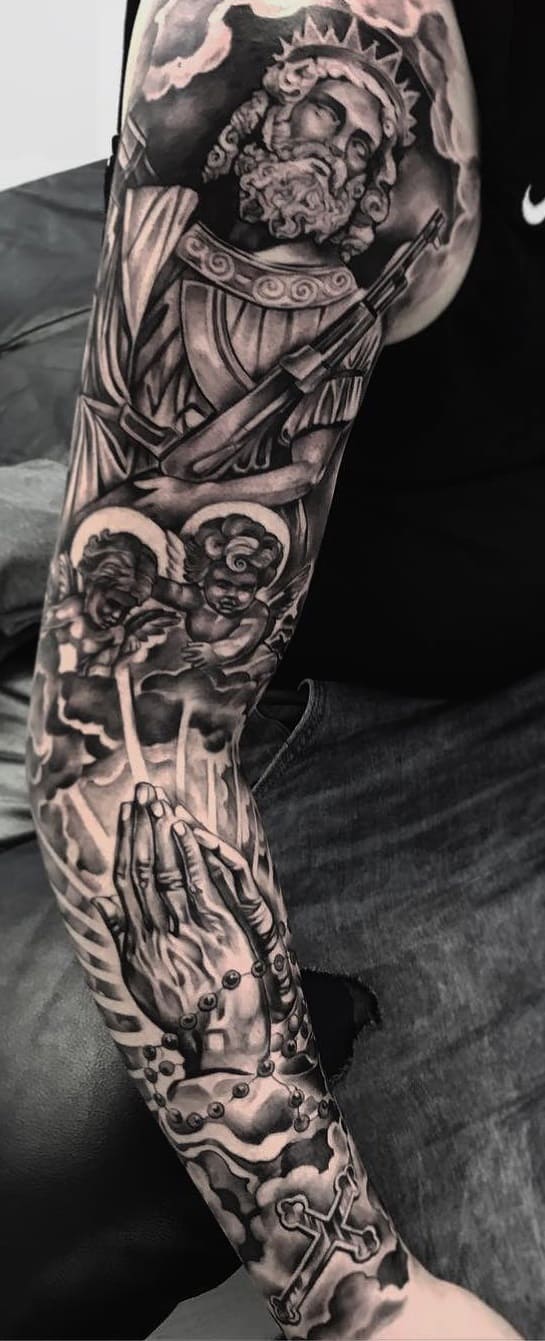 tatuaje masculino en el brazo 135