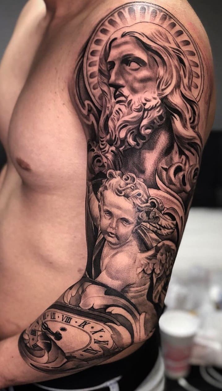 tatuaje masculino en el brazo 143