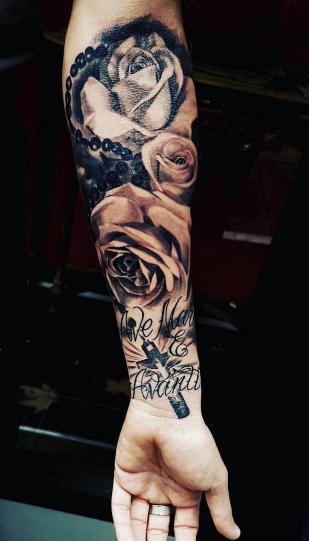 tatuaje masculino en el brazo 164