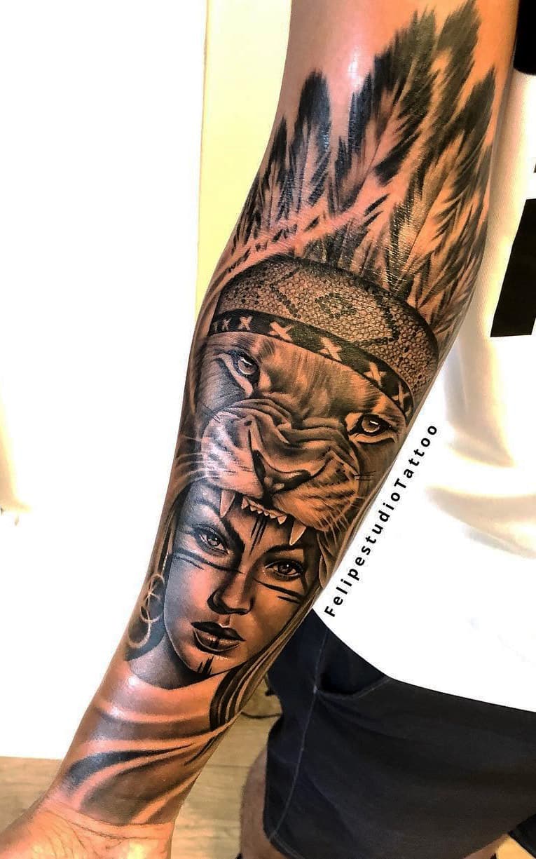 tatuaje masculino en el brazo 192
