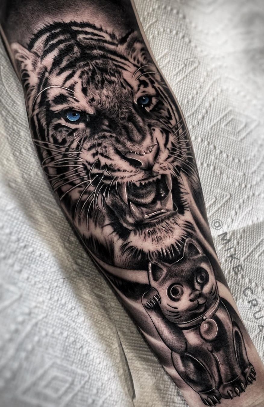 tatuaje masculino en el brazo 201