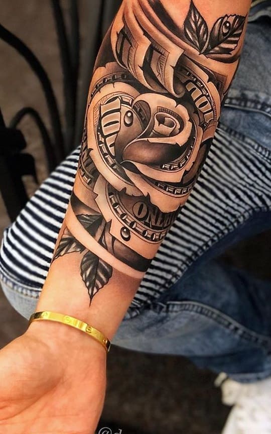 tatuaje masculino en el brazo 207