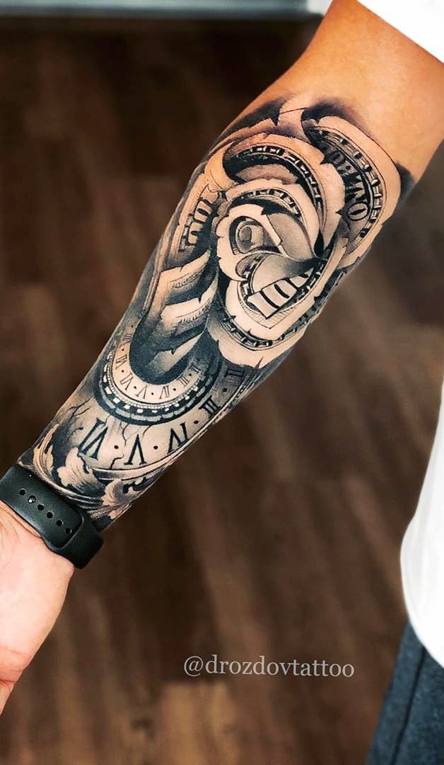 tatuaje masculino en el brazo 212