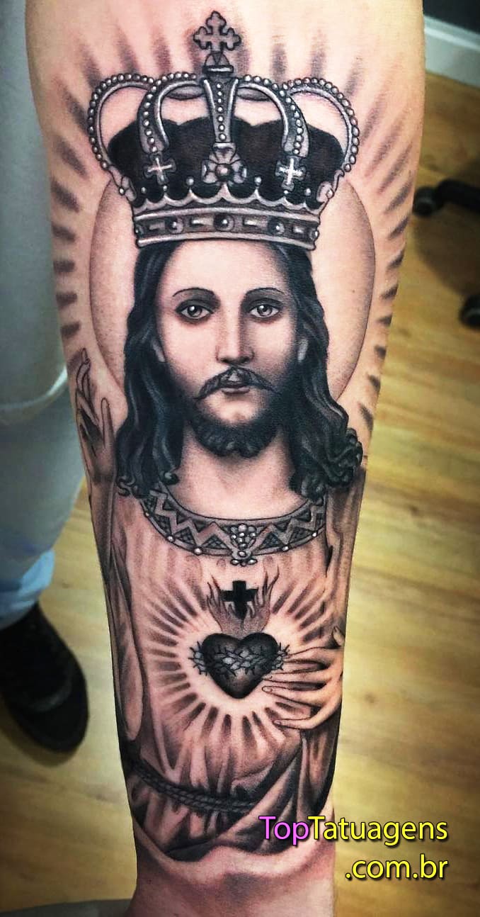 tatuaje masculino en el brazo 213
