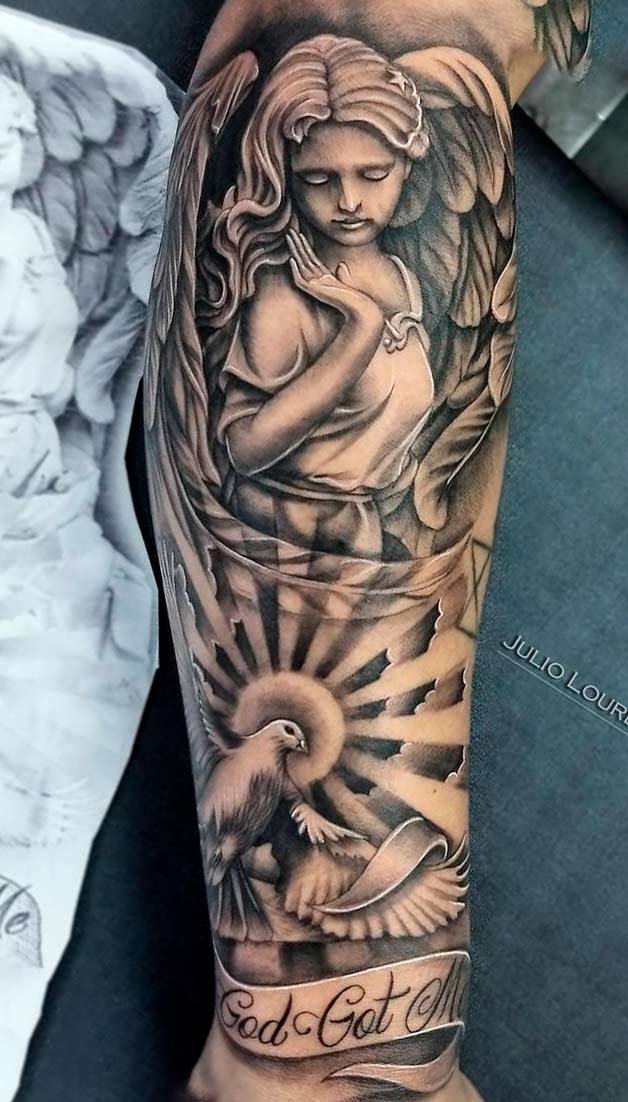 tatuaje masculino en el brazo 216