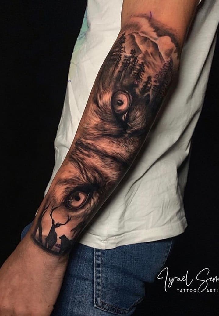 tatuaje masculino en el brazo 220