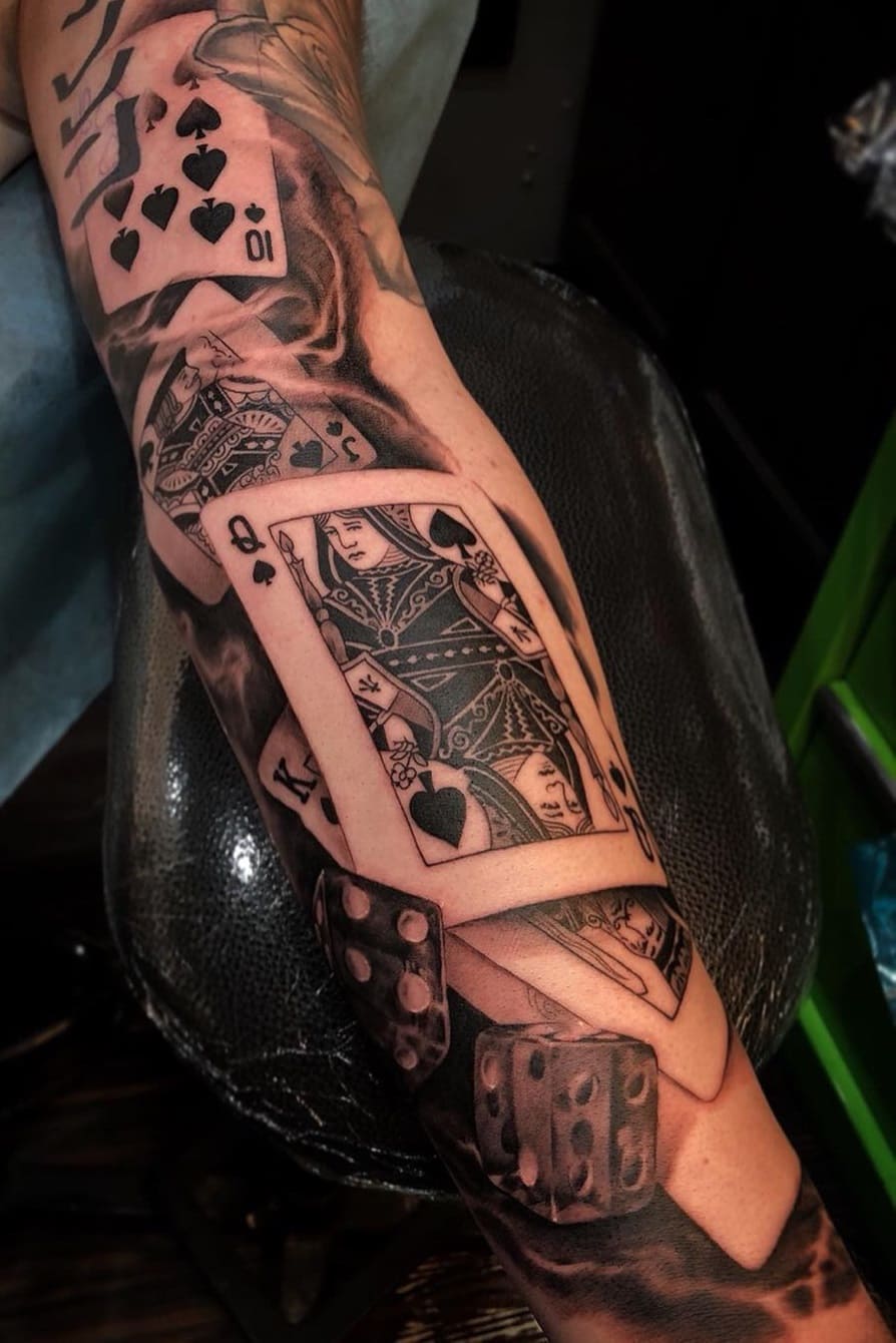 tatuaje masculino en el brazo 229