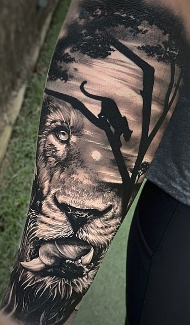 tatuaje masculino en el brazo 235