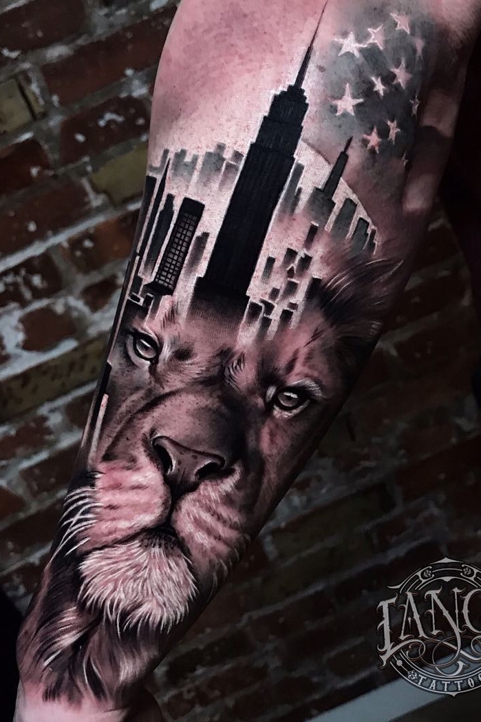 tatuaje masculino en el brazo 238