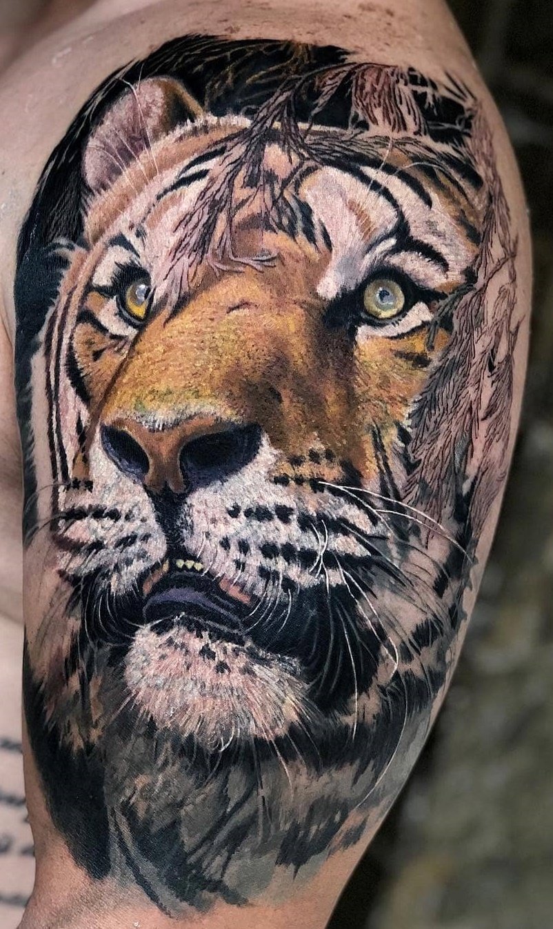 tatuaje masculino en el brazo 25
