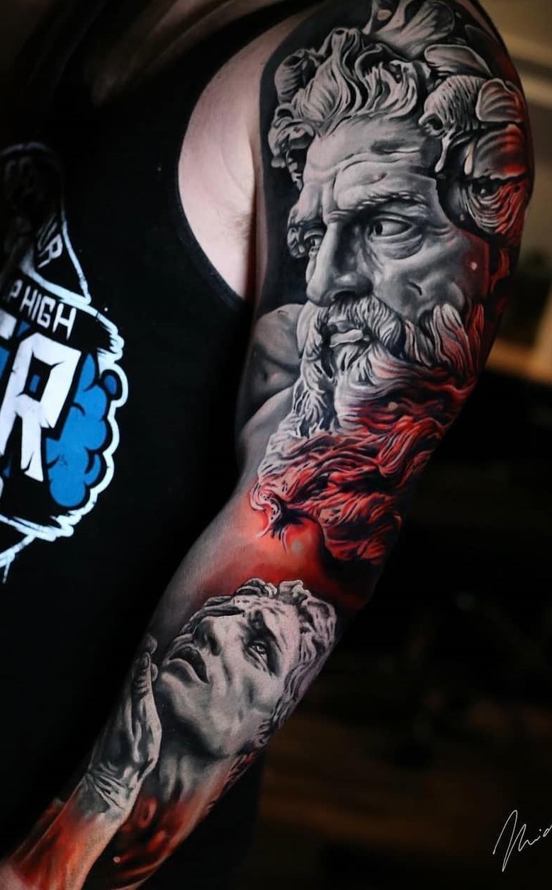 tatuaje masculino en el brazo 32
