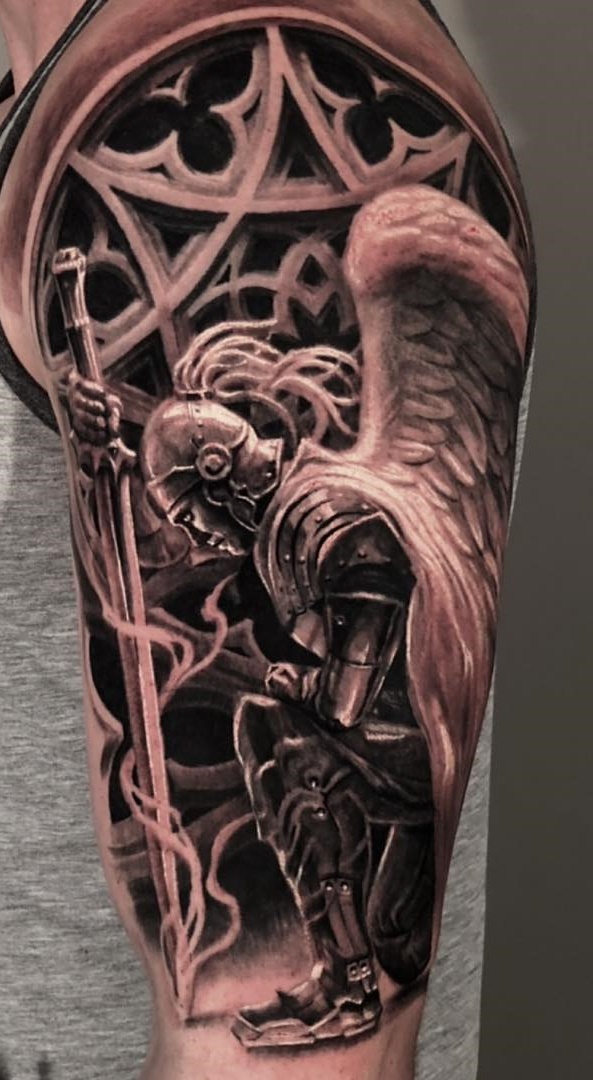 tatuaje masculino en el brazo 37