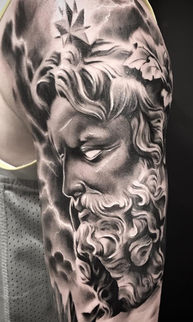 tatuaje masculino en el brazo 65