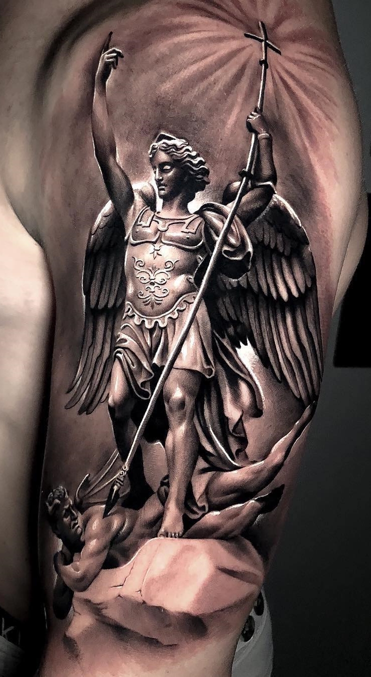tatuaje masculino en el brazo 68