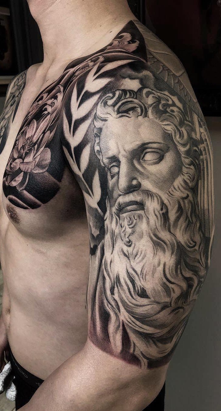 tatuaje masculino en el brazo 78
