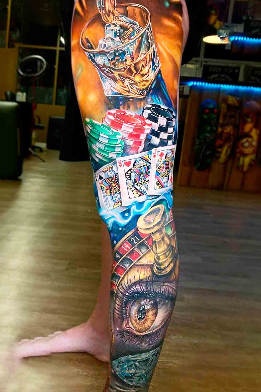 tatuaje masculino en la pierna 01